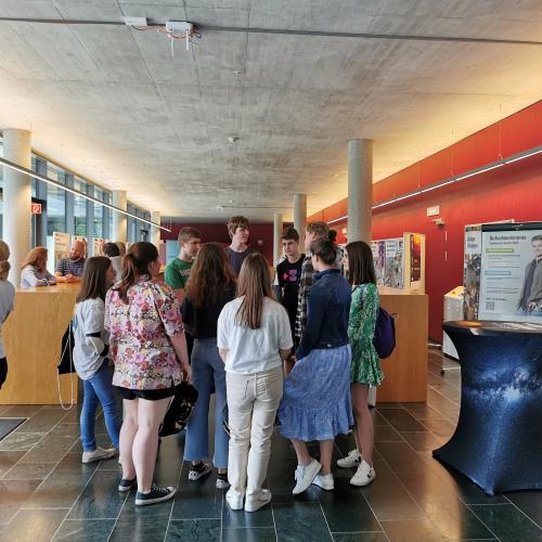 © FH Kufstein Tirol Der erste Tech-Day der FH Kufstein Tirol war ein voller Erfolg und gab den teilnehmenden Schüler:innen einen spannenden Einblick in die Studiengänge und Forschung. Foto: FH Kufstein Tirol