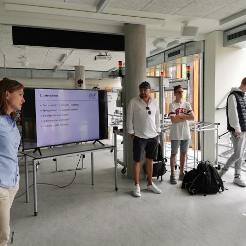 © FH Kufstein Tirol Der erste Tech-Day der FH Kufstein Tirol war ein voller Erfolg und gab den teilnehmenden Schüler:innen einen spannenden Einblick in die Studiengänge und Forschung. Foto: FH Kufstein Tirol