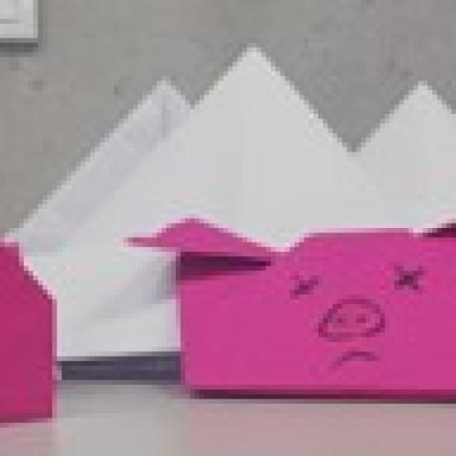 Samuel Binder, Simon Gugglberger und Micheal Oberkofler (4E) kreierten ihre Origami-Schweine ganz ohne Vorlage 😉