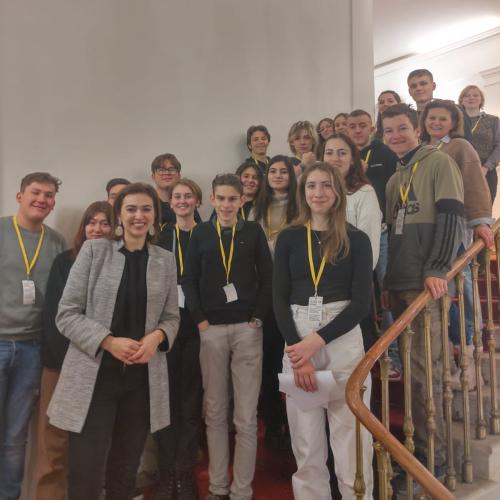 im Parlament mit Frau Ministerin Almar Zadic
