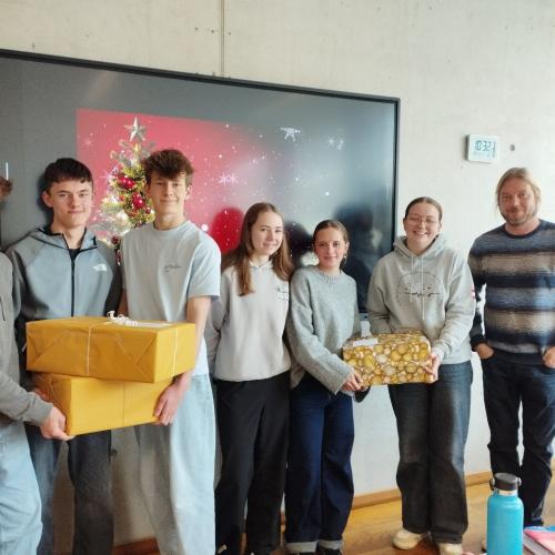 Weihnachtspaket-Aktion des Jugendrotkreuzes