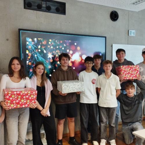 Weihnachtspaket-Aktion des Jugendrotkreuzes