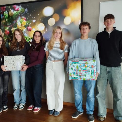 Weihnachtspaket-Aktion des Jugendrotkreuzes