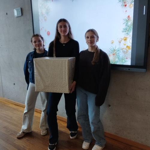 Weihnachtspaket-Aktion des Jugendrotkreuzes