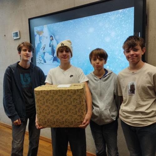 Weihnachtspaket-Aktion des Jugendrotkreuzes