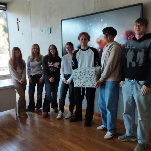 Weihnachtspaket-Aktion des Jugendrotkreuzes