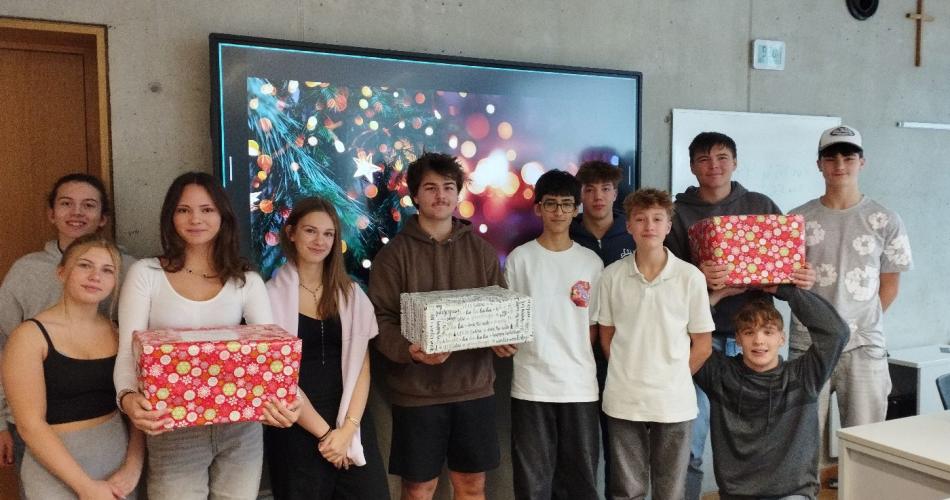 Weihnachtspaket-Aktion des Jugendrotkreuzes